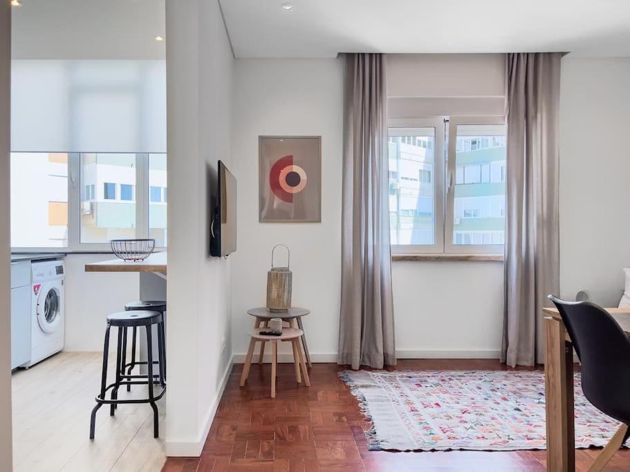 Апартаменты Olaias Lisbon 2 Bed Near Metro 2 Экстерьер фото